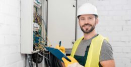 Stellenausschreibung Elektriker Titelbild