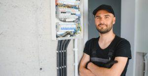 Stellenausschreibung Elektrohelfer